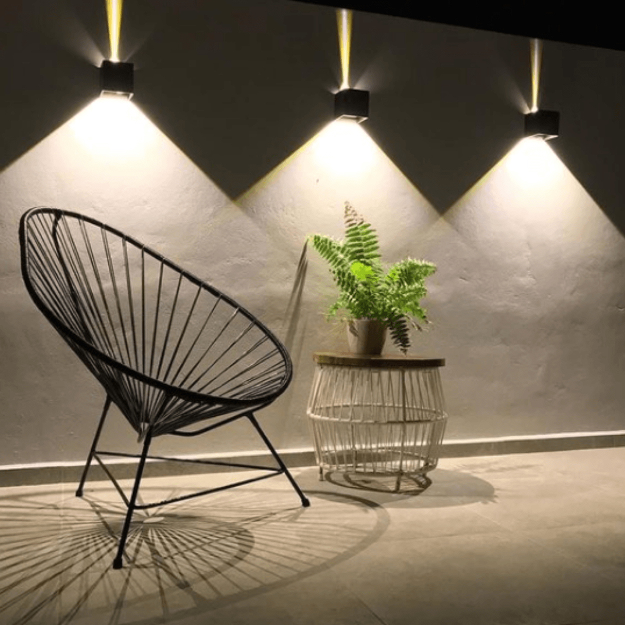 Arbotante LED 6W Cubo Blanco- Blanco Cálido Para Exterior Haz De Luz Manipulable - Wattko